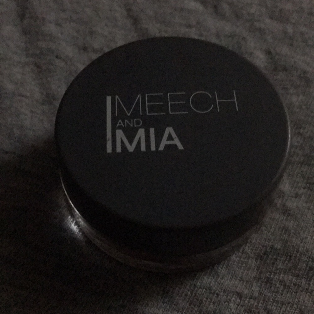 Meech & Mia loose eyeshadow in the color Copper